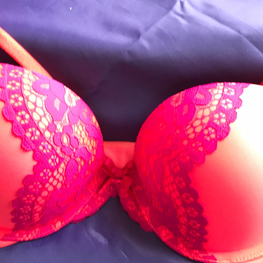 VS Bra - Picture 2 of 7